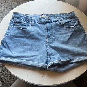 Levi’s Mid-Length Short Size 31